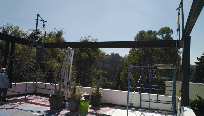 pergolas para terraza de acero con madera o aluminio y cristal templado 