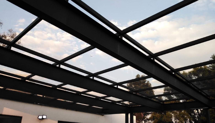 pergolas para terraza de acero con madera o aluminio y cristal templado 
