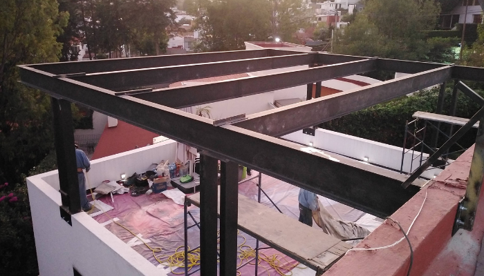 pergolas para terraza de acero con madera o aluminio y cristal templado 