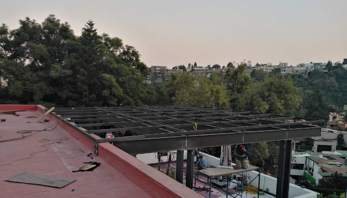 pergolas para terraza de acero con madera o aluminio y cristal templado 