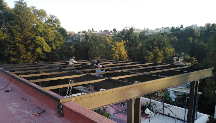 pergolas para terraza de acero con madera o aluminio y cristal templado 