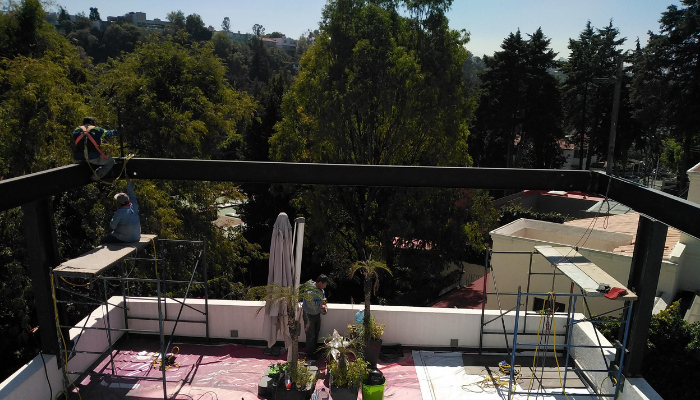 pergolas para terraza de acero con madera o aluminio y cristal templado 