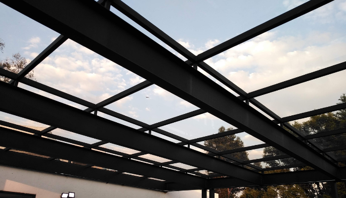 pergolas para terraza de acero con madera o aluminio y cristal templado 