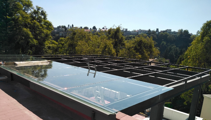 pergolas para terraza de acero con madera o aluminio y cristal templado 