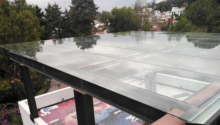 pergolas para terraza de acero con madera o aluminio y cristal templado 