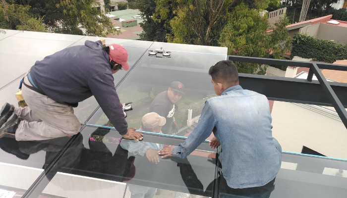 pergolas para terraza de acero con madera o aluminio y cristal templado 
