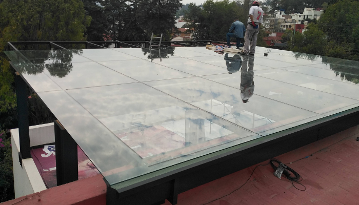 pergolas para terraza de acero con madera o aluminio y cristal templado 