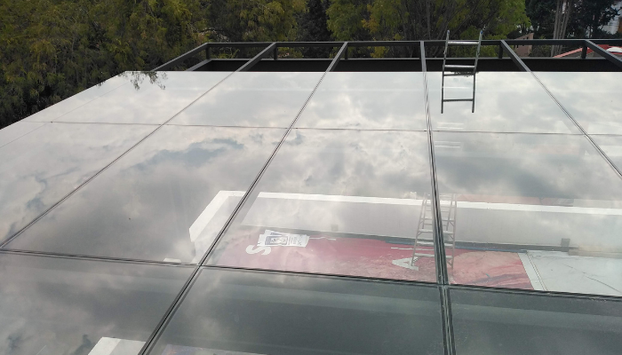 pergolas para terraza de acero con madera o aluminio y cristal templado 