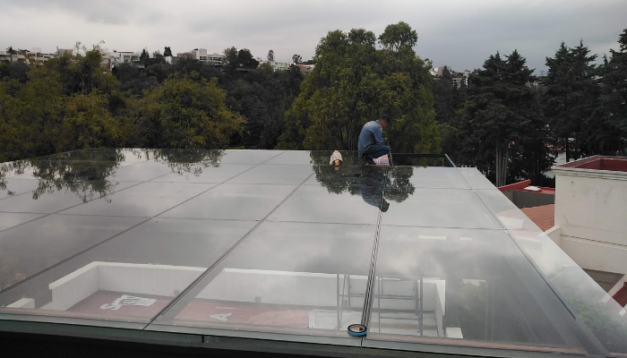 pergolas para terraza de acero con madera o aluminio y cristal templado 