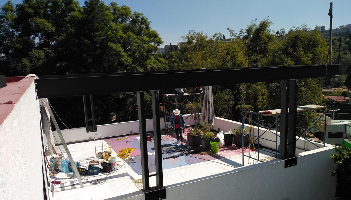 pergolas para terraza de acero con madera o aluminio y cristal templado 