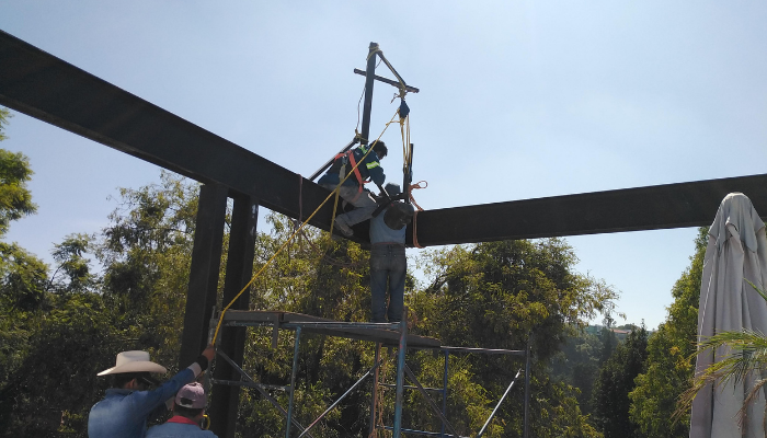 pergolas para terraza de acero con madera o aluminio y cristal templado 