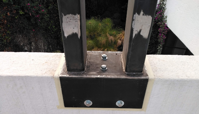 pergolas para terraza de acero con madera o aluminio y cristal templado 